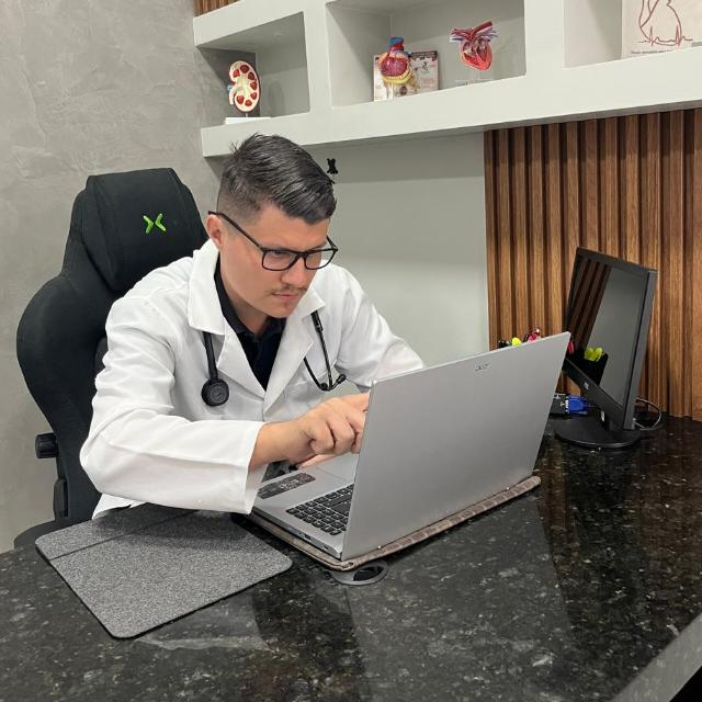 Dr. Igor Martins